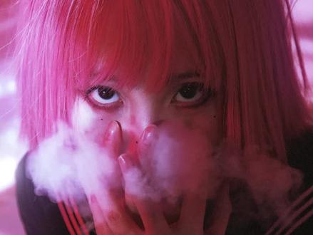 摄影师在10平米小客厅给自己拍创作. #抖音摄影美学大赏 #怪诞美学 #审美 #智云M60Ultra#智云