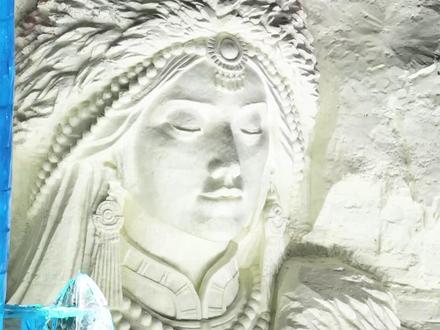 长春冰雪新天地@于佳 带来最新冰雕作品《祝英台》,一眼惊艳#长春冰雪新天地有多好玩 #冰天雪地就在长春冰雪新天地 #长春百亿计划 #长春的多次元年味已就位 #冰雕