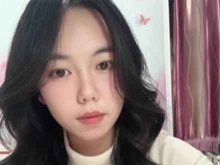 二编:回复一下大家讨论比较高的问题
1.关于“平子开头民字结尾”,在我玩游戏的时候是不说的,但是我也不排斥,因为每个人有每个人的玩法。
2.关于“贴脸”,在会玩里面,骂人发誓什么的才算贴脸,(目前我玩到的是这样)
3.关于逻辑。这次发言是我在我的笔记本中随便找的一篇笔记,逻辑确实有些不严谨。
4.关于发言时长:因为我录的是语录,所以肯定尽可能多说
最后祝愿大家玩狼人杀都能胜利❤️🔥
#会玩狼人杀#全场唯一真预#狼人杀