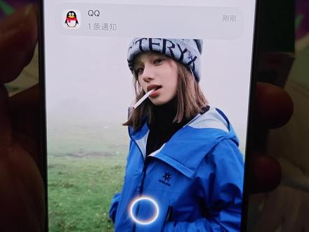 OPPO锁屏胶囊通知修改方法来了
为什么你的OPPO手机更新到最新版本之后依旧不是胶囊形状的通知,那可能是因为你有一个设置没有修改,修改完成之后 锁屏默认通知就是胶囊形状的 ,胶囊可以最大限度的保留锁屏样式,让锁屏更简洁更好看#ColorOS#ColorOS16#消息通知#数码科技#OPPO