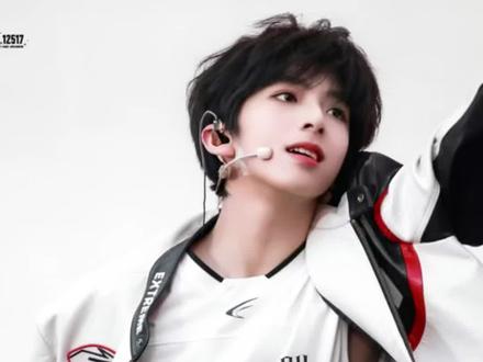 话不多说,这张脸决定的出图速度#陈浚铭 #tf家族新年音乐会 #时代峰峻 #tf四代