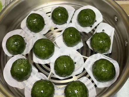 广西的三月三第一口糯叽叽必须是艾草糍粑,清新碧绿不粘牙 非常好吃。#艾草糍粑 #青团 #春天的味道