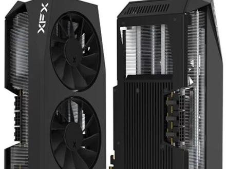讯景RX 9070 XT OC海外版Ultra其实就是没用磁吸风扇的凤凰涅槃,外观是完全一样的,三把磁吸风扇变成了10cm的环叶扇其他的东西和凤凰涅槃是一样的,同样采用VC均热板和8根6mm热管的散热器,霍尼韦尔7950相变片,显卡有黑白两色,散热器侧面有一根ARGB灯带,支持和主板灯光同步。
显卡的GPU基础/游戏/Boost频率分别是1870/2570/3100MHz,配备256bit/16GB GDDR6显存,显存等效数据频率20Gbps,采用三个8pin供电口,TGP功耗是340W,显卡尺寸360*155*72mm,提供3个DP 2.1和1个HDMI 2.1视频输出口。
#电脑配置 #好物推荐🔥 #diy电脑 #游戏日常 #显卡