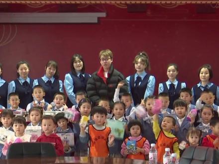 主播陈泽为家乡儿童爱心捐款,希望用自己的力量来帮助更多孩子拥有更好的学习生活环境!