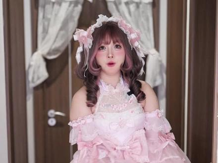 杏花微雨,美则美矣,完全不适合我 裙子,靓
我,肥
凑不到一块去( ⩌ - ⩌ )
-
身限165/130,胸腰89-75,尺码m(有点紧)参考
-
#杏花微雨 #花匣甄嬛传 #lo裙测评 #lolita #中华风lolita