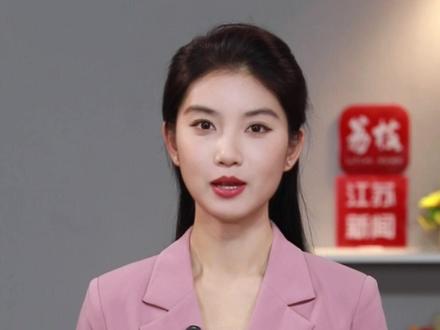 想“歇会儿”的王楚钦 更值得期待! #想歇会儿的王楚钦更值得期待 带领山东魏桥成功卫冕#2025乒超总决赛男团冠军 ,#王楚钦 终于完成了2025年所有的比赛。这一年对他而言,是“封神”的一年,却也是“透支”的一年。他收获了15座冠军奖杯,拿下了职业生涯首个“三大赛”单打桂冠,成为乒坛最年轻的“百冠得主”,也是年终世界排名第一。然而,密集且高强度的比赛,也让他被伤病缠绕。乒超夺冠后,他坦言希望能远离乒乓球,远离聚光灯,好好休整一段时间。期待一个月后王楚钦能带着更饱满的状态回归赛场,也希望体育赛事组织者能真正重视运动员的身心健康,让竞技体育在健康可持续的轨道上,绽放更长久的光芒。