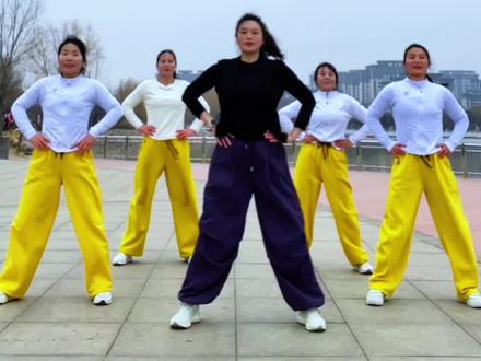#热门音乐🔥 #九百九十九朵玫瑰 往事如风 痴心只是难懂~好听的旋律🎶点赞收藏进群领取💕#小微有氧健身 #有氧健身操 #简单易学 @音乐制作人-阿浩 @抖音小助手