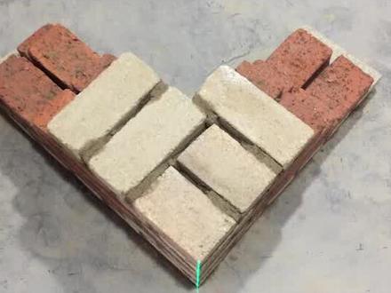 二四墙转角怎么砌?三顺一丁排砖砌法,瓦工砌墙视频!#农民工 #工地