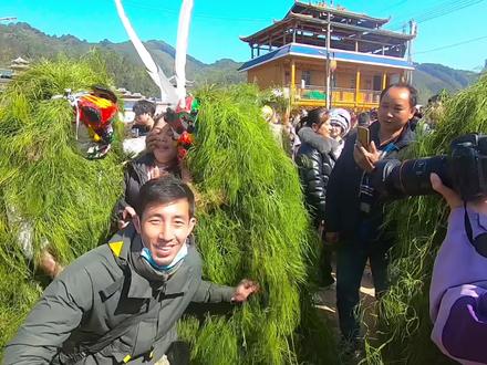 苗族有着这样一个传统节日,与“神”共舞,祈福平安顺利 #苗寨 #少数民族文化 #芦笙舞 #芒篙节