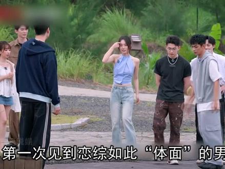 谁说恋综没有小丑的,黄嘉玮疯狂开屏求关注,但妍妍眼里只有冠冠 #恋综 #黄嘉玮 #朱慧妍 #搞笑 #恋爱