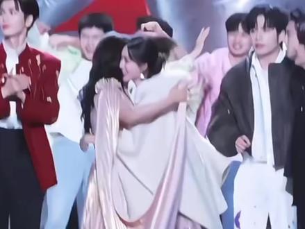 年底了 发点糖🍬吃吃 哈哈哈#天经棣义 #孟子义 #王鹤棣 #湖南卫视跨年晚会