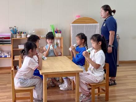 一个装满空瓶子的书包,藏着最动人的秘密!#幼儿园#幼师#剧情演绎