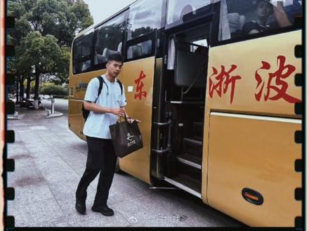 #张景胤 #江川 #李咏臻 出发照,图源今日排球#排球🏐 #中国男排
