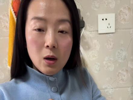 鹦鹉如何洗澡不会洗伤? ❤️ 新朋友们:我是个纯天然喂养鹦鹉鸟宝的博主,不卖人再造的任何食物(滋养丸、人再造谷物棒、人再造蛋小米…)如果你家鸟宝养的不理想,瘦或者老生病出情况,可以看一下我主页纯天然喂养提示,即安全又健康又长肉肉又壮硕,也可以进群一起纯天然喂养鹦鹉鸟宝哦,让鸟宝陪咱们久一些! #鹦鹉#鹦鹉小白 #鹦鹉鹦鹉萌萌哒逗鹦鹉 #玄凤鹦鹉 #牡丹鹦鹉