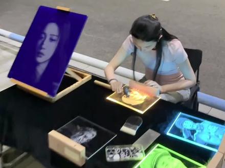 叔叔阿姨 哥哥姐姐,你们终于刷到我了,我只是个普通的画画女孩,不会扭腰不会扭屁股,你们会支持我吗♥️#琉璃画#手艺人#生活
