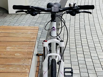 维多利亚系列是专为女性车友打造的,有着特色的车架,舒适的骑乘姿势和更低的跨点~#值得信赖的品质 #奔赴山海混出精彩 #感受骑行的独特魅力