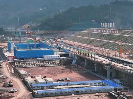 西渝高铁开州站最新实拍。开州人的高铁梦,正在成为现实#西渝高铁 #开州 #家乡的变化