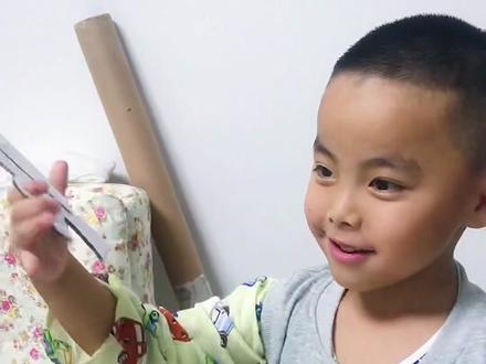 小朋友用废纸板、废吸管自制加特林机枪#动手动脑 #童年玩具