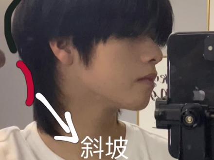 这是一个自己在家就可以剪头发的教学,适用于中长发男生,工具只需要一把牙剪和一个发夹#鲻鱼头 #发型教程