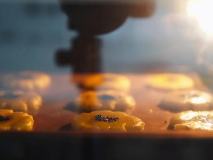 宫廷桃酥|酥到掉渣的秘诀是。。。
大家一直催的宫廷桃酥来啦!老式宫廷糕点,只需要6种家里都有的基础食材,就能复刻出,过年必备!#桃酥 #宫廷糕点 #烘焙 #饼干 @抖音美食 #年底见面吃点好的