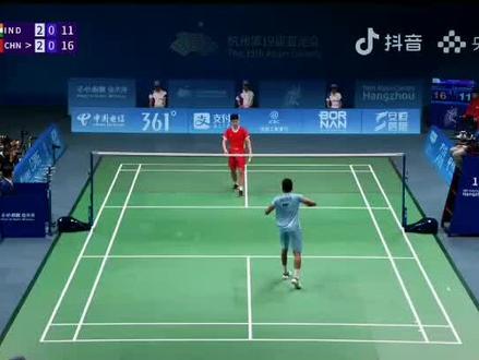 2023羽毛球亚运会,男团决赛中国vs印度,第五盘男单巅峰对决,翁泓阳vs曼珠纳特,小翁今天发挥超棒,以21:12、21:4的残暴比分横扫对手,为中国队拿下最后的胜利!逆风翻盘,国羽男团超帅!