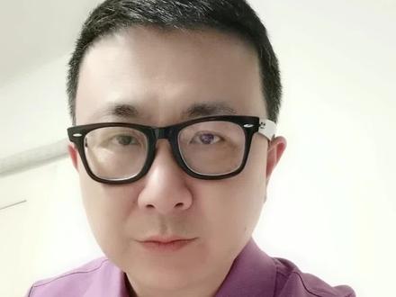 紫雅妈妈再发声 她哭了 我们也哭了! 从法院出来,收到网友的鲜花,紫雅妈妈泪崩了。她说了这些话…#成都女子遇害案母亲发声 #成都女子家门口被害案延期宣判 #成都女子家门口遇害 #头条双星激励计划 #文峰说