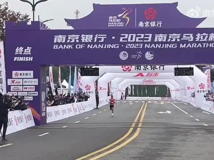 2023南京马拉松,国内冠军
尹顺金2:13:46分
携手160x冠军跑鞋夺冠
#特步 #马拉松 #跑者 #南京马拉松