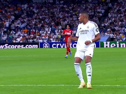 皇马高层及内部普遍认为,目前队内仅有库尔图瓦和姆巴佩两位球员达到世界级超巨水平 #皇马 #姆巴佩 #库尔图瓦