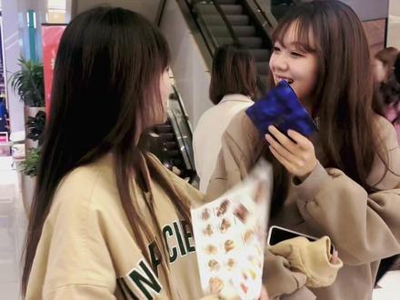 #碰拳挑战 猜猜第二个小女孩是哪国的 #女孩