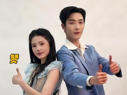 短剧演员锦子&姚冠宇首次合作就抽象到一块儿了,在#浙江卫视春晚 海报拍摄现场拜起了把子!俏皮版恭喜发财一整个被萌到了!#我在抖音看春晚 #欢笑中国年