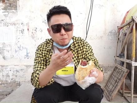 一个夹馍半斤牛肉,40一个吃起来真的美!曹县烧牛肉吃起来美 #地方特色美食 #美食 #民间传统美食 #美食vlog