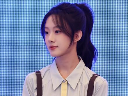 青年演员代表侯呈玥出席#第十三届中国网络视听大会 ,发言全程…#侯呈玥 #侯呈玥短剧