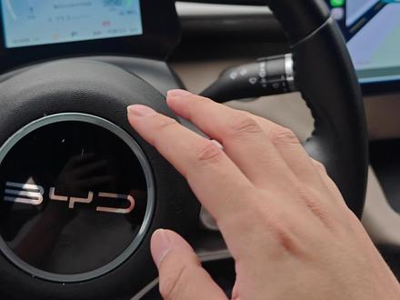 #比亚迪海豚 比亚迪海豚安装CarPlay车载,实现车手互联,无损安装,上车自动连接,告别流量焦虑,支持车道级导航,红绿灯读秒,导航音乐单独调节#比亚迪车机 #比亚迪CarPlay#闪电魂CarPlay