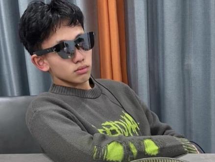 给咱少爷整成学校打卡点了 #丽萍 #学校 #万万没想到