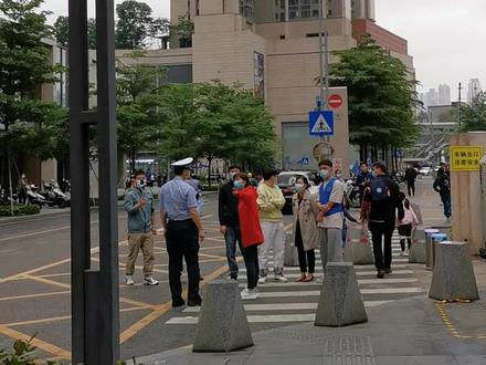 熊警官来龙华壹城中心了,附近的速度过来捧场啊#深圳交通#熊警官