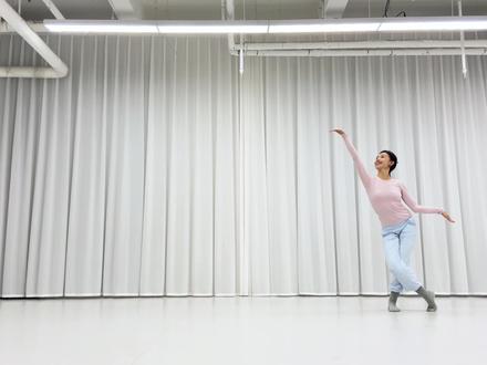 原创舞句🕊️夜风突然吹来,喜鹊飞的歪歪扭扭