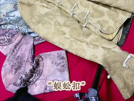 #真实生活分享计划 #汉服 #创作者灵感
我用我浅薄的知识辨认出一点明显特征,欢迎大家继续指正。没有谁在知道那段历史后还能穿这样的衣服。我现在只想锤自己对自己的民族这么无知。