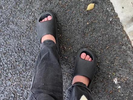 就是穿拖鞋,给我一种很自由的感觉