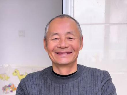 记录肺癌晚期爸爸化免后一星期不重复的升白汤,老爷子经历了6个了,23个免没用过升红白的水水。鲫鱼豆腐升白汤详细教程,希望所有抗癌人都能在经历过后安然无恙#好心态 #鲫鱼豆腐汤 #抗癌日记 #肺癌晚期爸爸的一日三餐