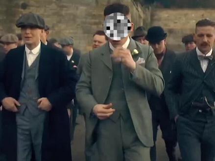 教你制作人物跟踪遮挡效果!操作简单,一学就会!#教程 #视频剪辑 #剪映教程 #轻而易剪 #剪辑 #手机剪辑 #剪辑教程