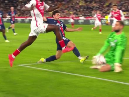 贵有贵的道理,曼城喜提"开挂级"门将 #多纳鲁马 #曼城