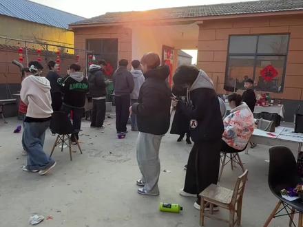 守株待兔,今日限定版。
目标人物:他三姑 & 他三姨。
任务:坐等压岁钱。
进度:从早等到下午,目前还在坚持!
#等红包🧧