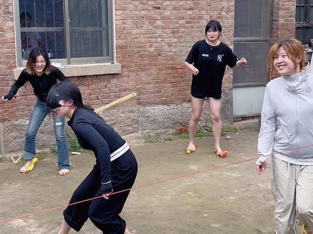 尖叫鸡蒙眼打人挑战女子版#办公室游戏 #欢乐办公室 #尖叫鸡蒙眼打人 #团队游戏