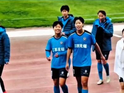 泰州女教练踢过世界杯