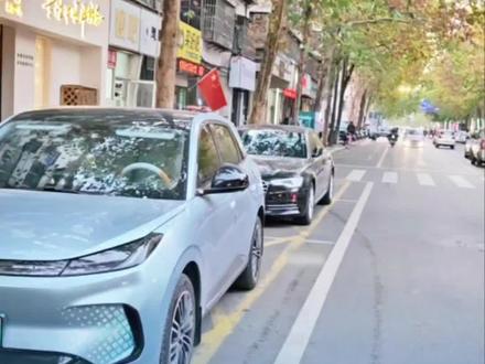 车位取消,白线未清理?车主“线内停车”被罚,交警部门解释……#停车位