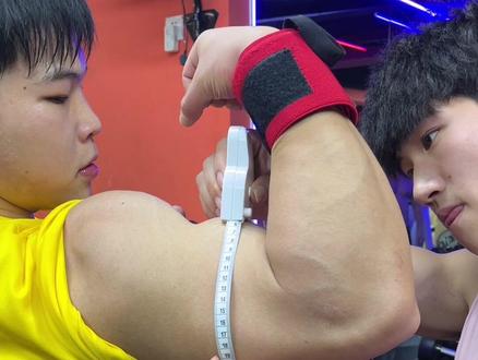 自然三年,臂围终于45了#自然健身 #健身 #手臂 #02