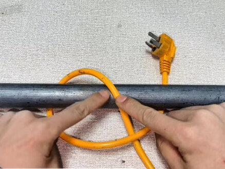 #变声 巧用拓扑解绳原理解开缠绕的电线插头