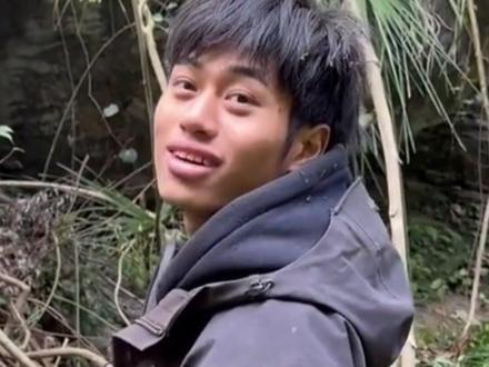 荒野求生决赛第10天,选手“林北”哽咽宣布退赛。 #荒野求生