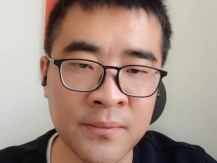 几个动作感比较强的词,tuck,tremble和peek,是不是很眼熟?点进来一起学习吧。看完之后想一想:“我经常把衬衫塞进裤子里。”这句话要怎么说呢?