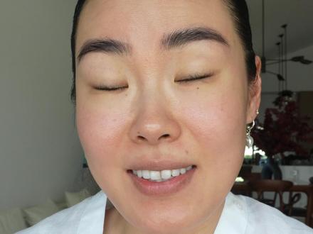 新手也能学会,超自然丰满唇妆画法! 做了这么多年的美妆博主,我也是攒了点干货的!特别是把嘴巴画对称画立体这一块,我是真的有秘诀!深唇,容易有唇纹的姐妹一定要试试~
#夏日美妆 #薄唇 #唇妆 #教程分享 #新手化妆